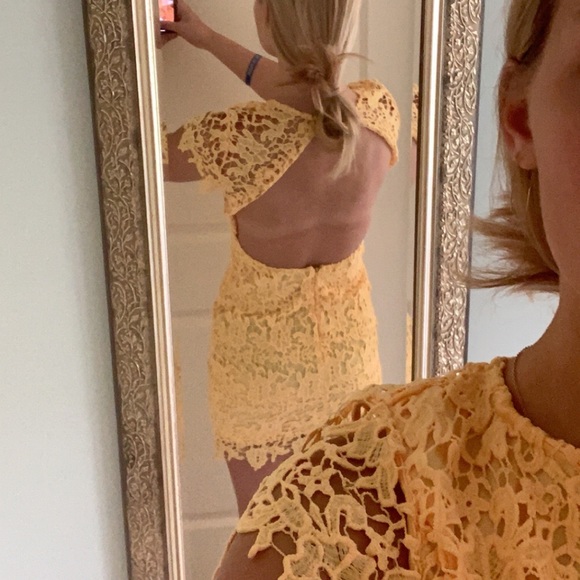 Yellow Lulu’s Dress XS - Picture 3 of 4